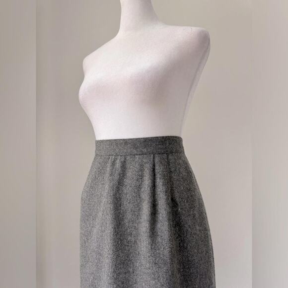 Vintage ‘90s Briggs New York Gray Wool Knee Length Pencil Skirt - Picture 6 of 9